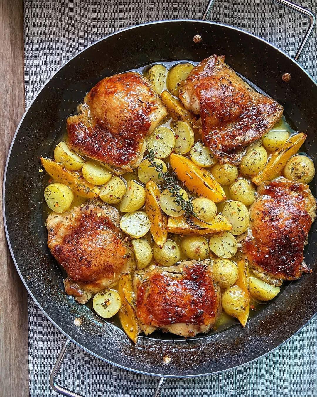 🍊 Sobrecoxa com Laranja ao Forno.