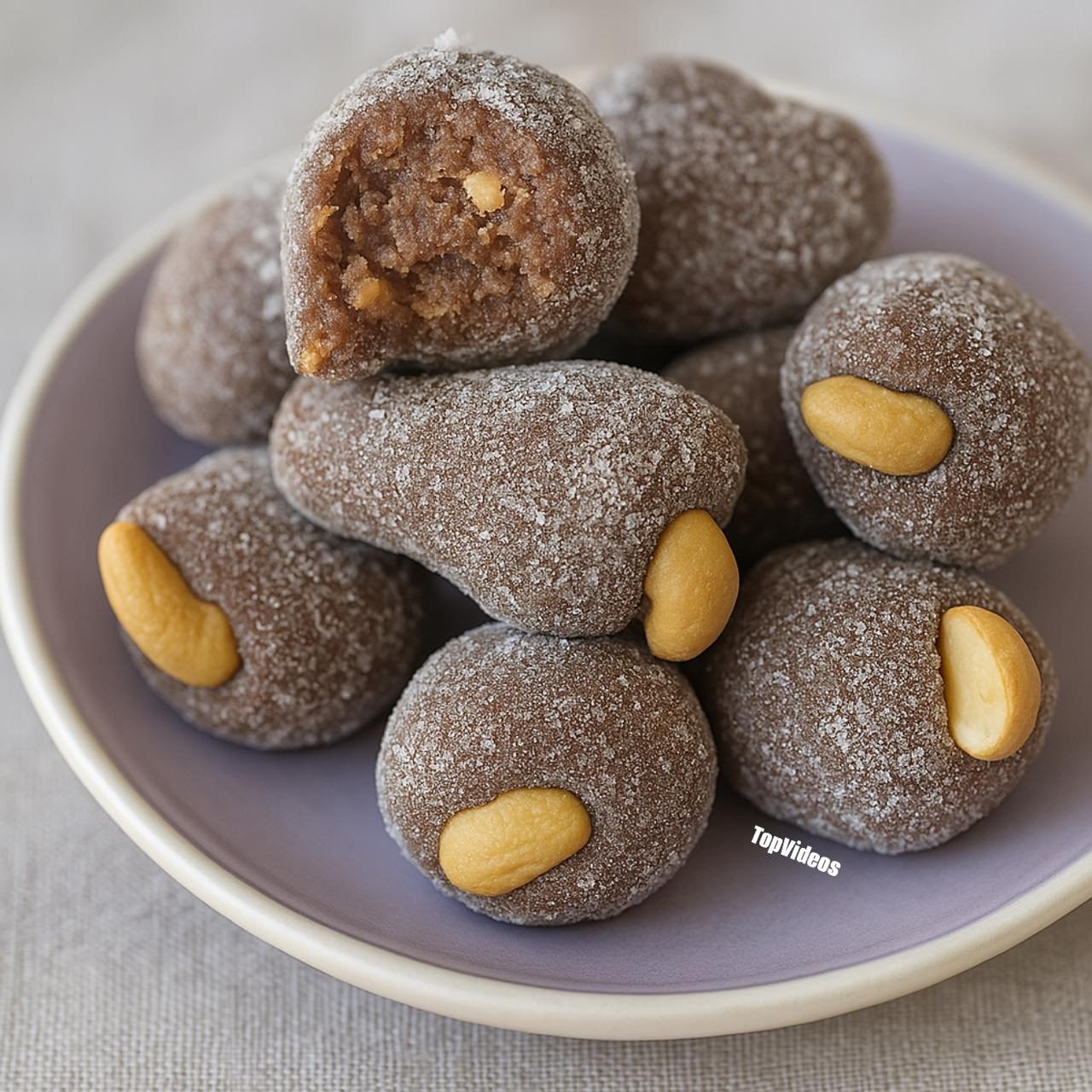 Docinho Gourmet de Amendoim com Chocolate Branco e Castanha.