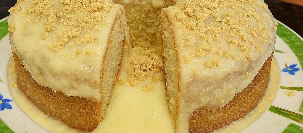 🎂 Bolo de Paçoca com Recheio Cremoso.